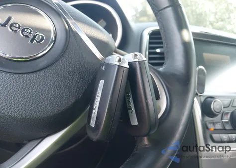 2017 Jeep Grand Cherokee Altitude 4X4 from USA, damaged, VIN 1C4RJFAG6HC946584